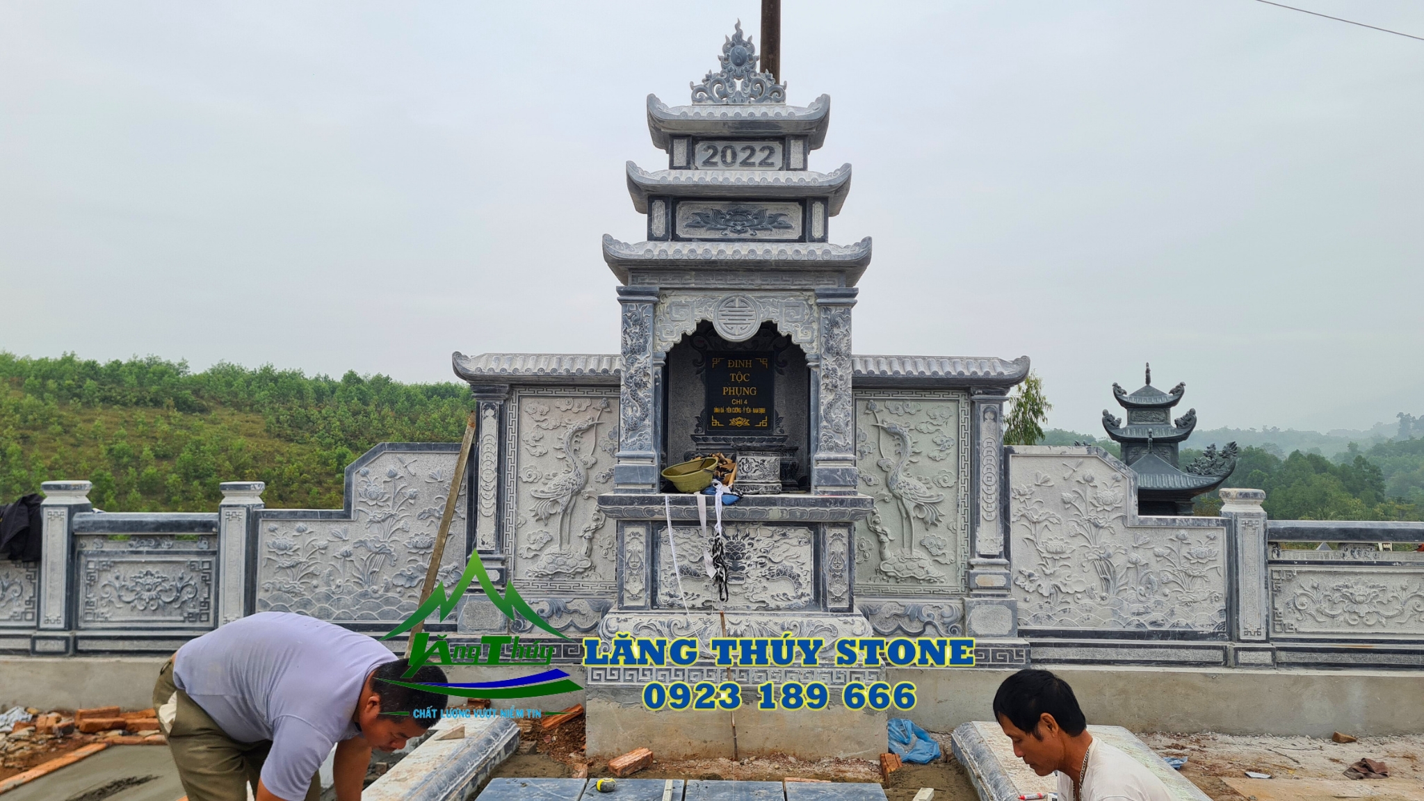 Lăng mộ đá xanh đen cánh hạc hòa bình Lăng mộ đá xanh đen cánh hạc hòa bình