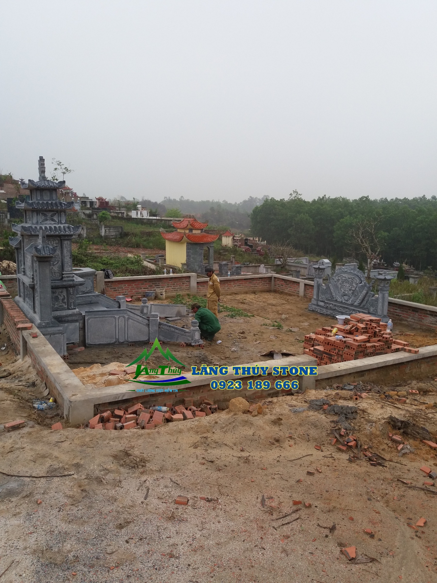 Lăng mộ đá thiết kế trang nghiêm và trang trọng