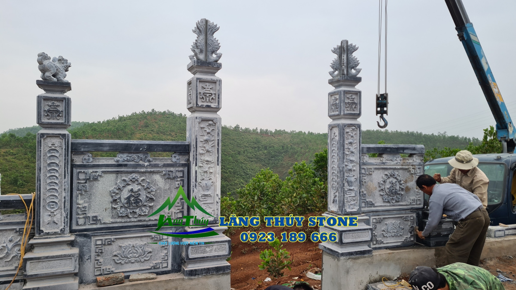 Cổng đá tứ trụ xanh đen hòa bình Cổng đá tứ trụ xanh đen hòa bình