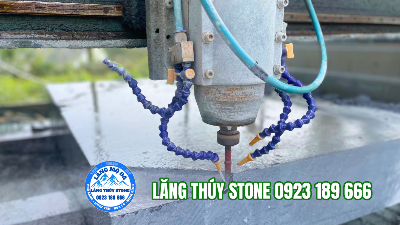 Xưởng sản xuất lăng mộ đá Ninh Bình – Lăng Thuý Stone Máy CNC gia công đá tại xưởng Lăng Thuý Stone Ninh Bình