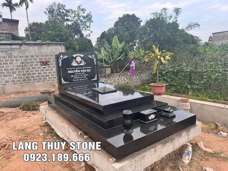 Xưởng sản xuất lăng mộ đá Ninh Bình – Lăng Thuý Stone Mộ đá Granit đen đẹp tại công trình thực tế
