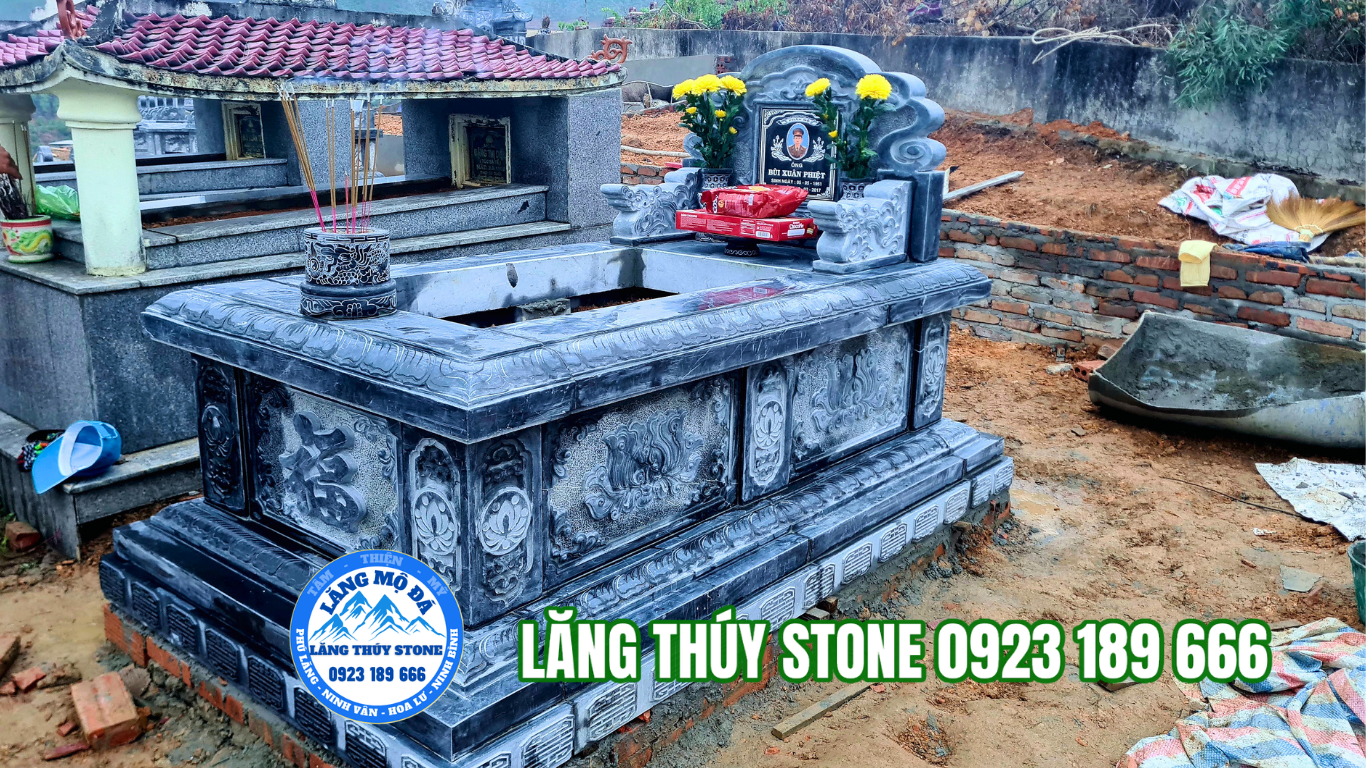 Xưởng sản xuất lăng mộ đá Ninh Bình – Lăng Thuý Stone Mộ đá xanh đen chạm khắc hoa văn tại công trình