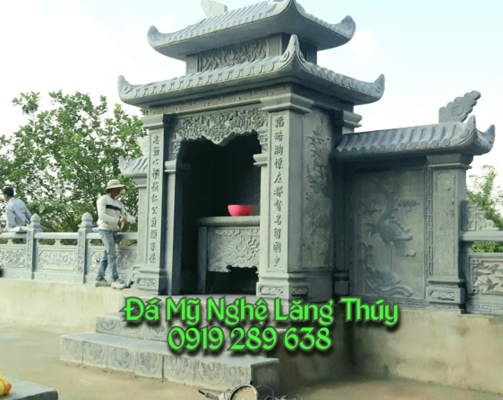 câu đối trên lăng mộ đá