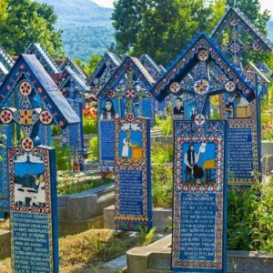 nghia trang merry o romania 768x513 1 500x500 1