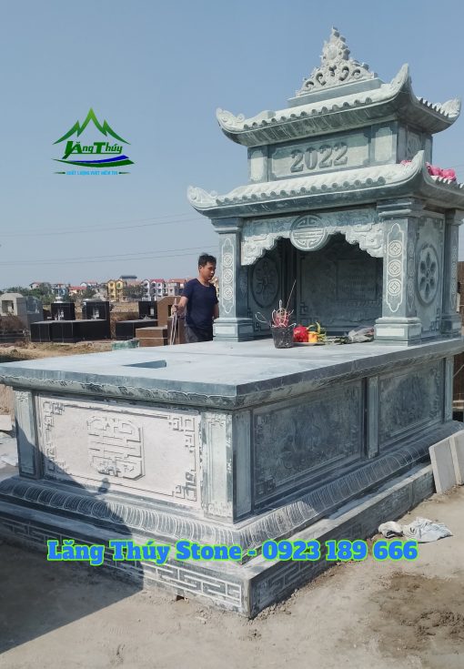 Mộ đá 2 mái Mộ đá xanh rêu