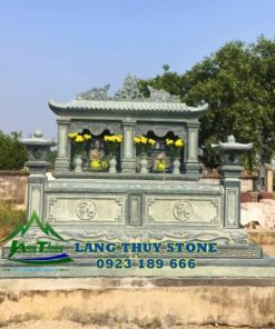 Mộ đá đôi xanh rêu