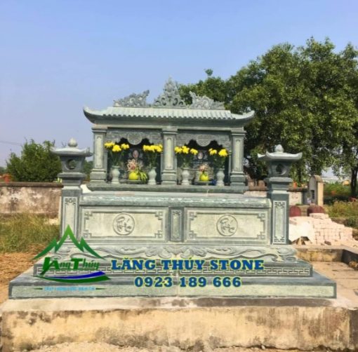 Mộ đá đôi xanh rêu