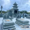 Khu lăng mộ đá xanh rêu đẹp – Lăng Thuý Stone Khu lăng mộ đá xanh rêu được chế tác và thi công đồng bộ bởi Lăng Thuý Stone.