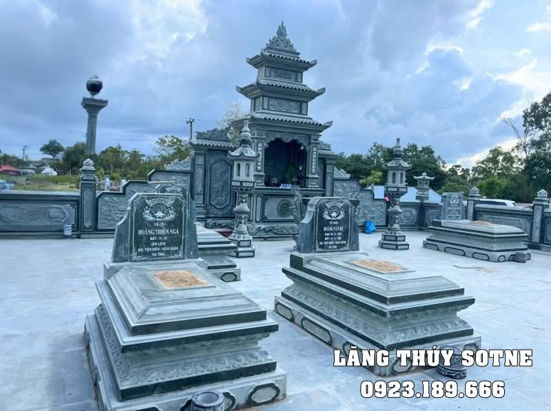 Khu lăng mộ đá xanh rêu được chế tác và thi công đồng bộ bởi Lăng Thuý Stone.