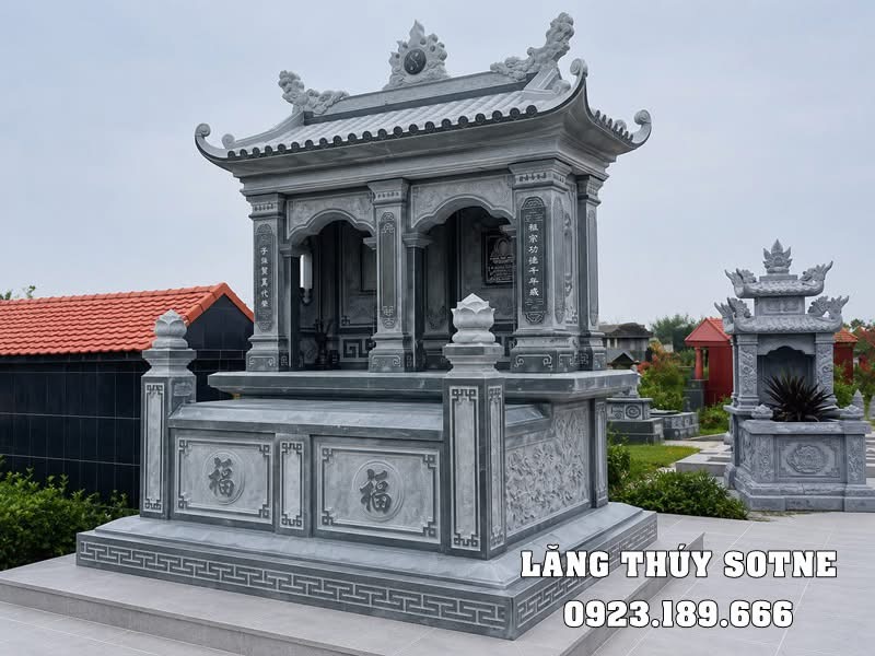 Mộ đá đôi một mái bằng đá xanh rêu