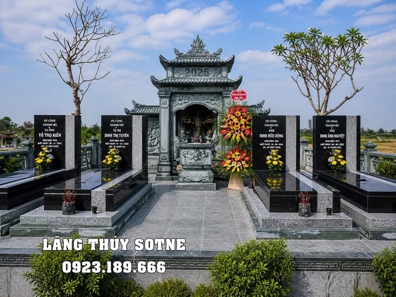 Khu lăng mộ đá granite đen với lăng thờ đá chạm khắc và các ngôi mộ bố trí cân đối